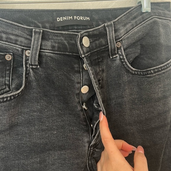 Denim Forum The Arlo High Rise Straight Black Size 29 Distressed Hem Button fly - Picture 4 of 10